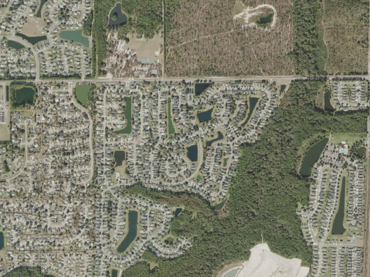 Aerial view of Cross Creek homes, ponds, and preserved woodland in Green Cove Springs